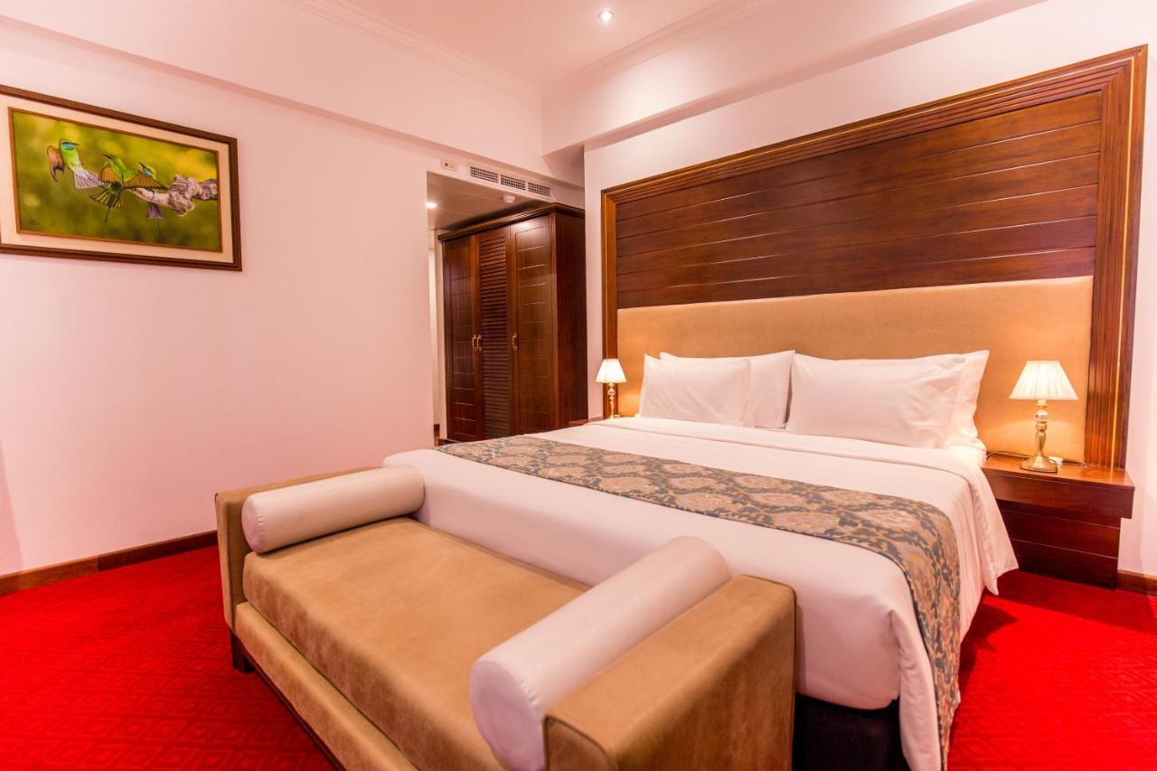 Trillium Boutique City Hotel Коломбо Екстериор снимка