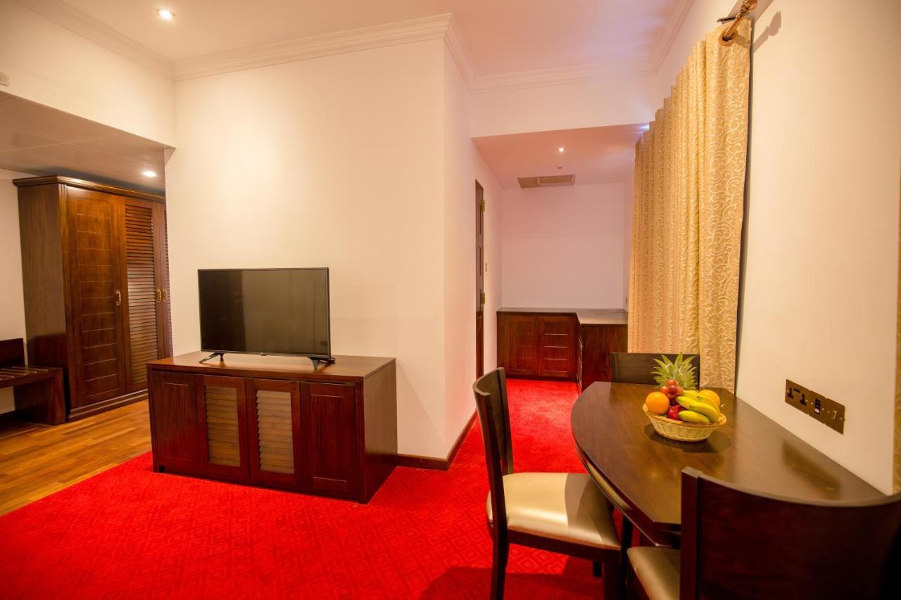 Trillium Boutique City Hotel Коломбо Екстериор снимка