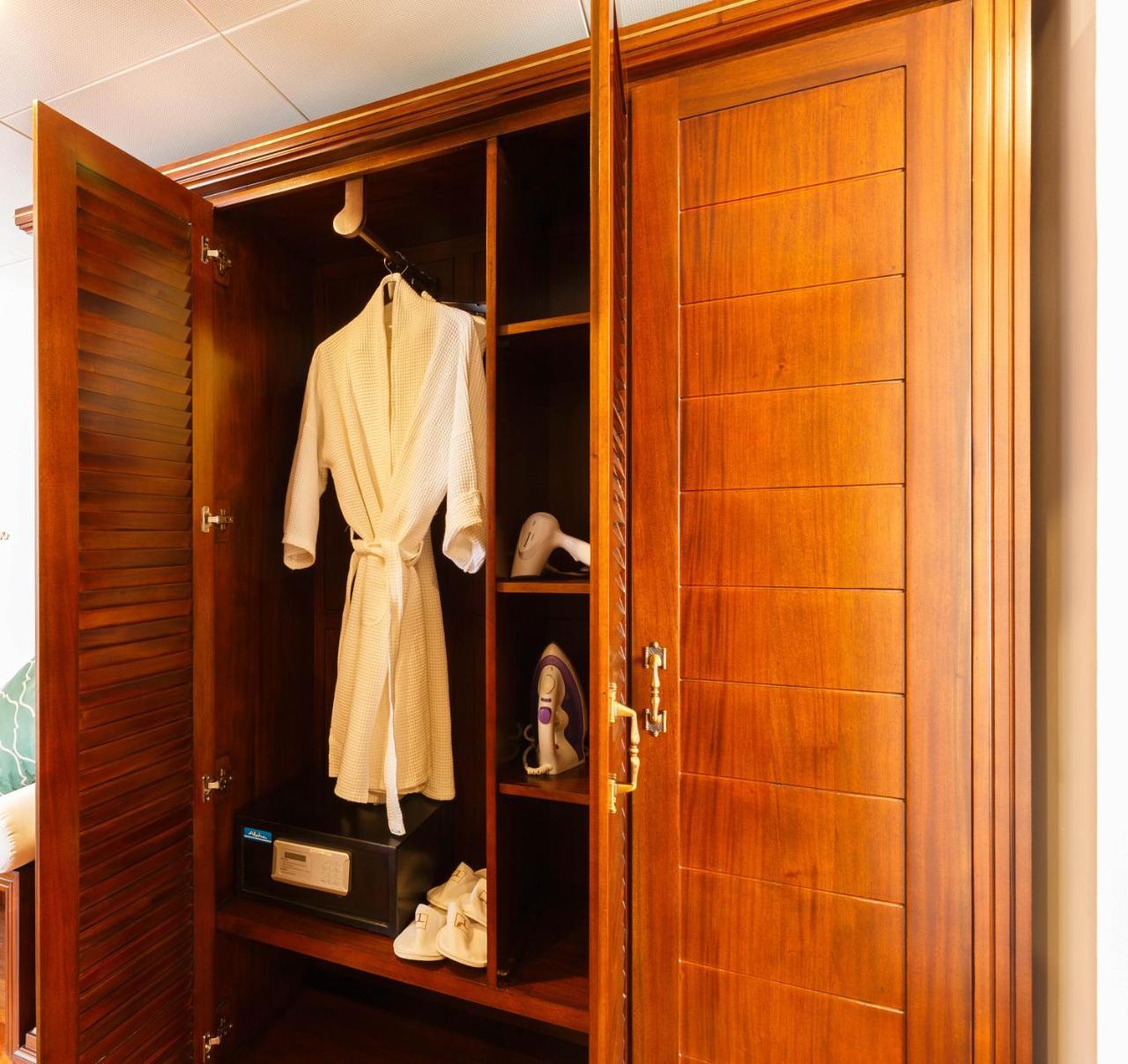 Trillium Boutique City Hotel Коломбо Екстериор снимка